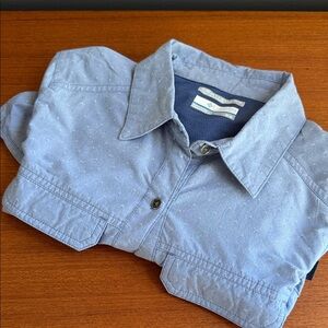 Columbia omni shade sun protection Light Blue Button-Up Shirt new !!